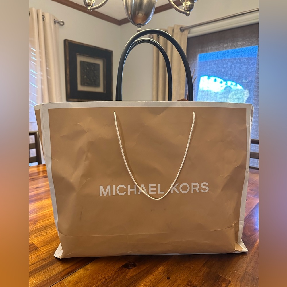 Michael Kors pocketbook! Perfect condition!